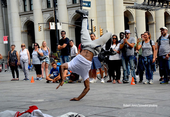 Pedestrian watching a street dancer in New York City decades after the 1970s (SOURCE: Robert Jones/bones64/pixabay)